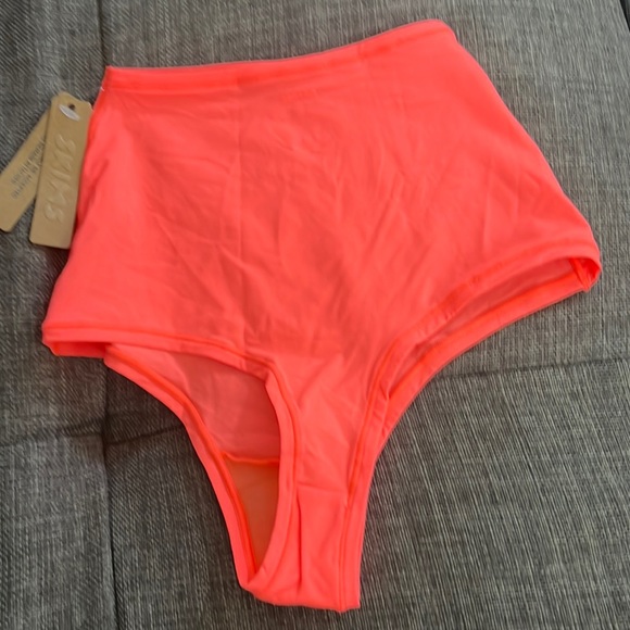 Skims Fit Everybody High-Waisted Thong - Picture 5 of 6